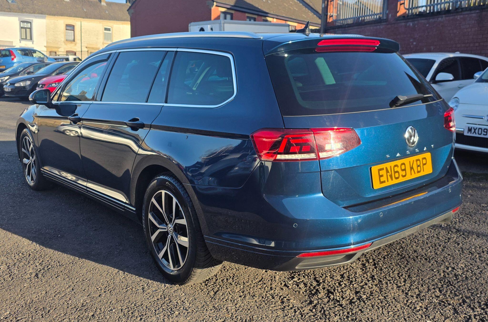 Volkswagen Passat - Image 5