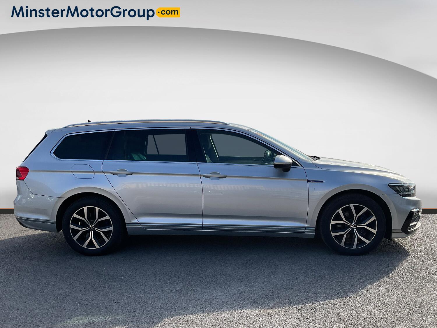 Volkswagen Passat - Image 2