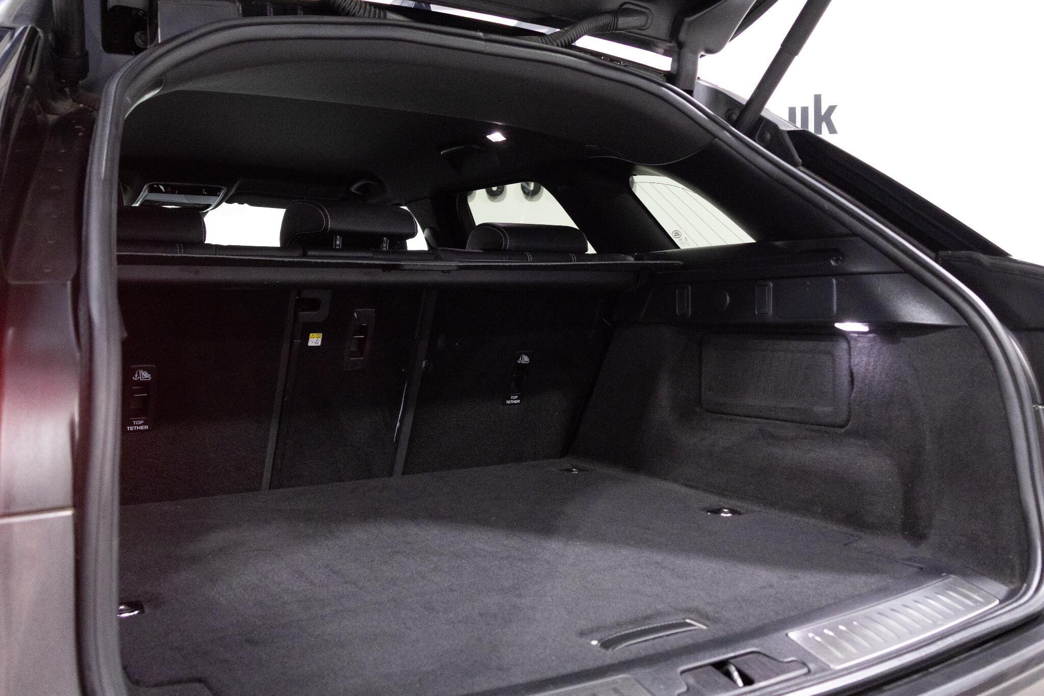 Land Rover Range Rover Velar - Image 11
