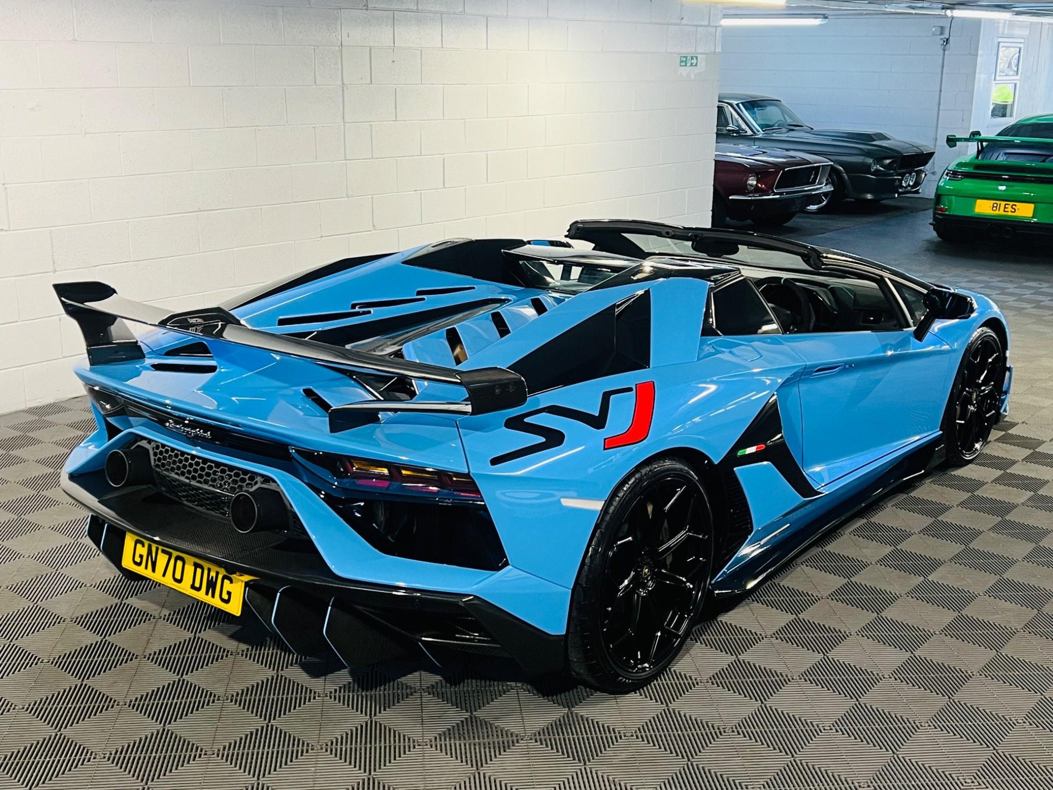 Lamborghini Aventador - Image 4