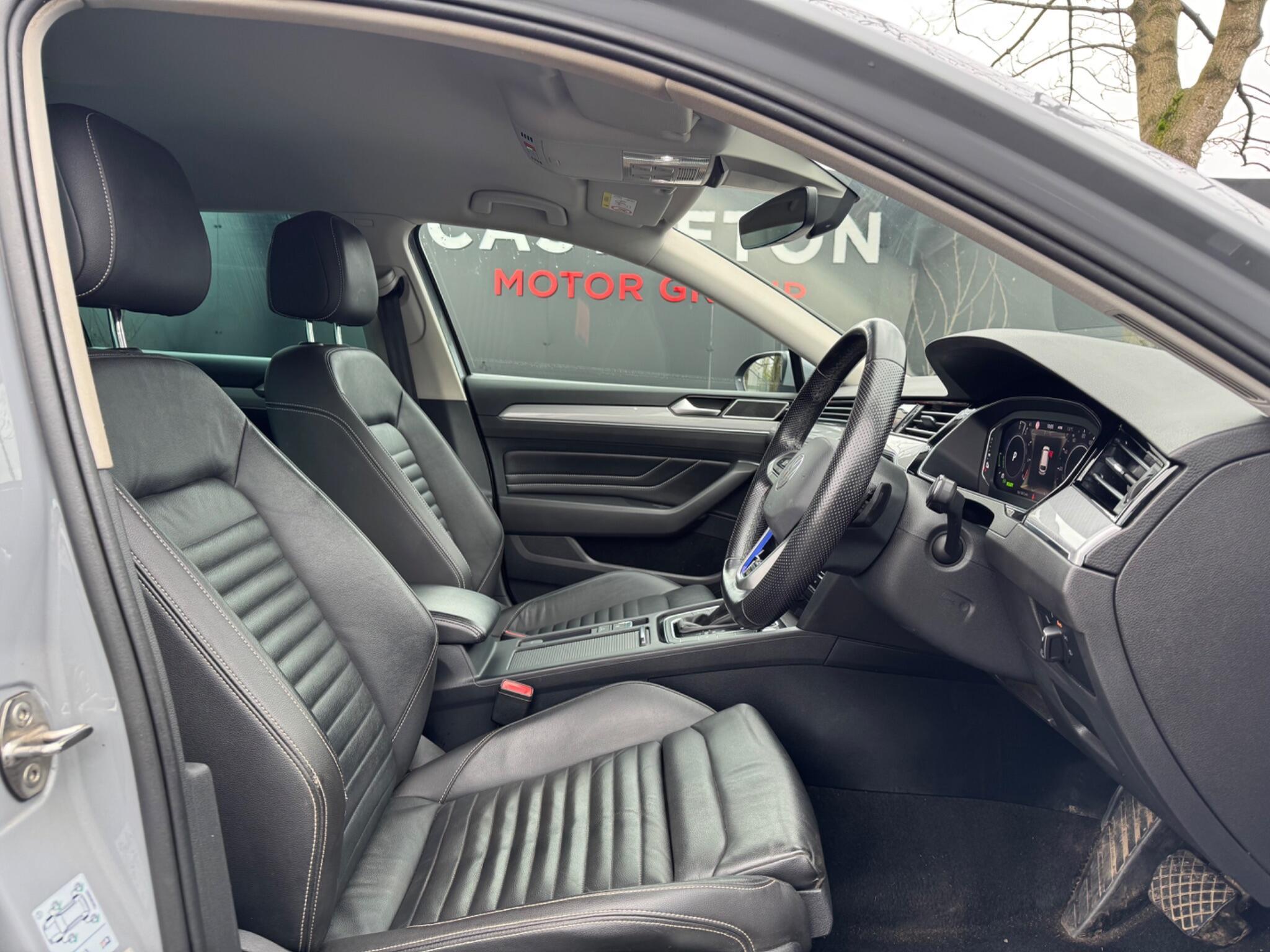Volkswagen Passat - Image 16