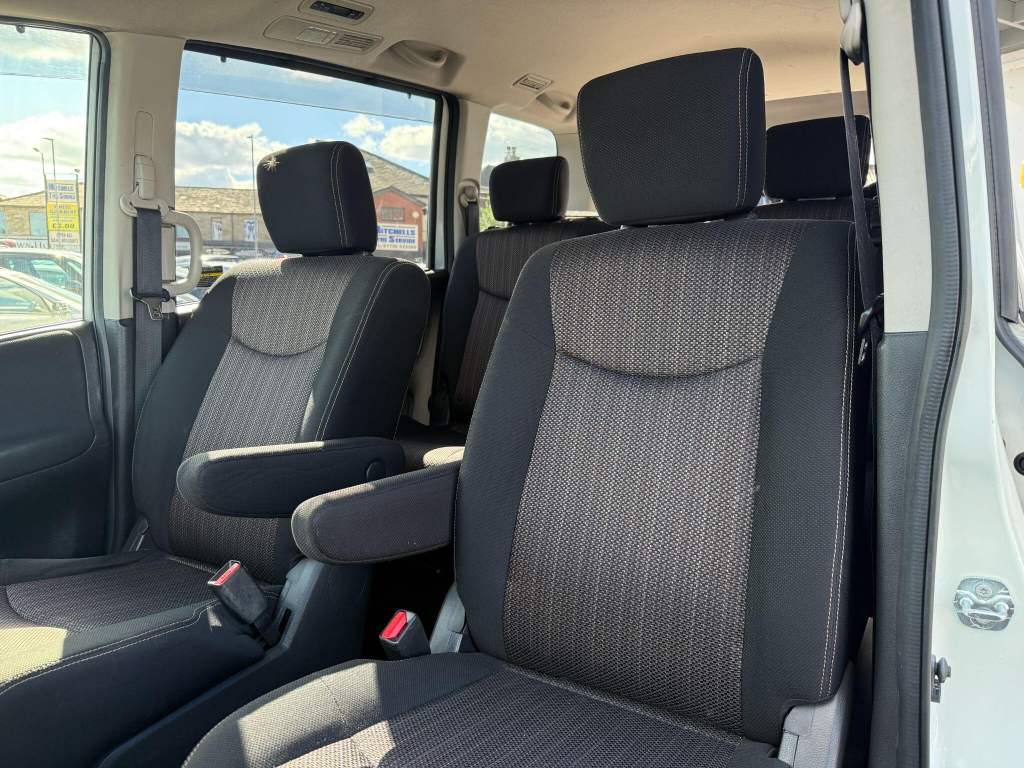 Nissan Serena - Image 31