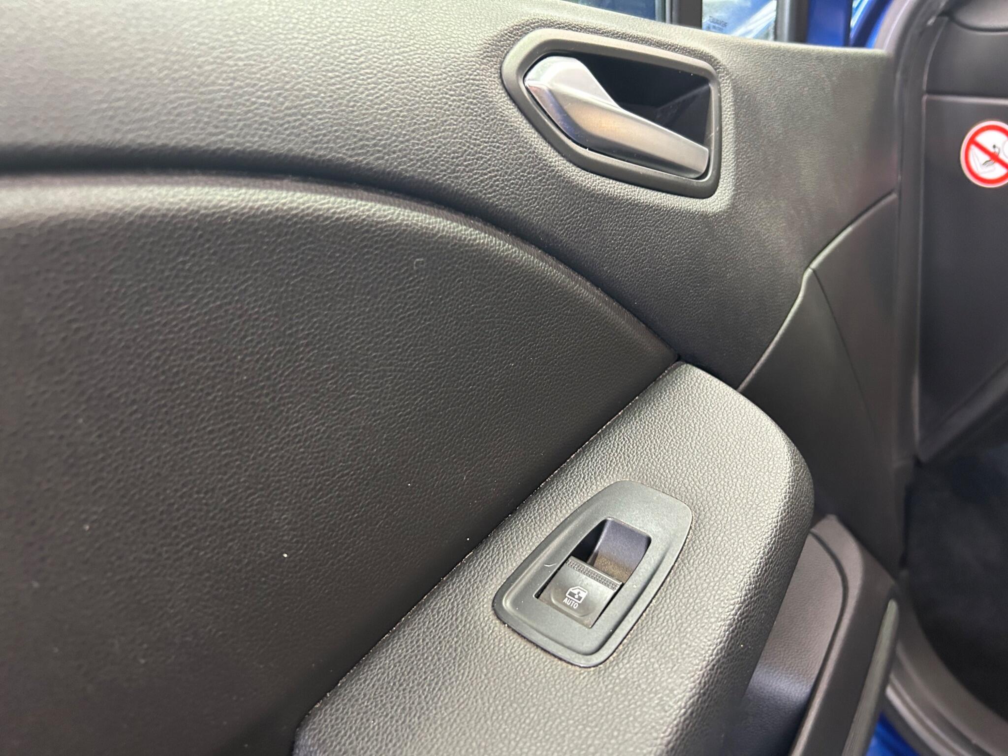 Renault Clio - Image 17