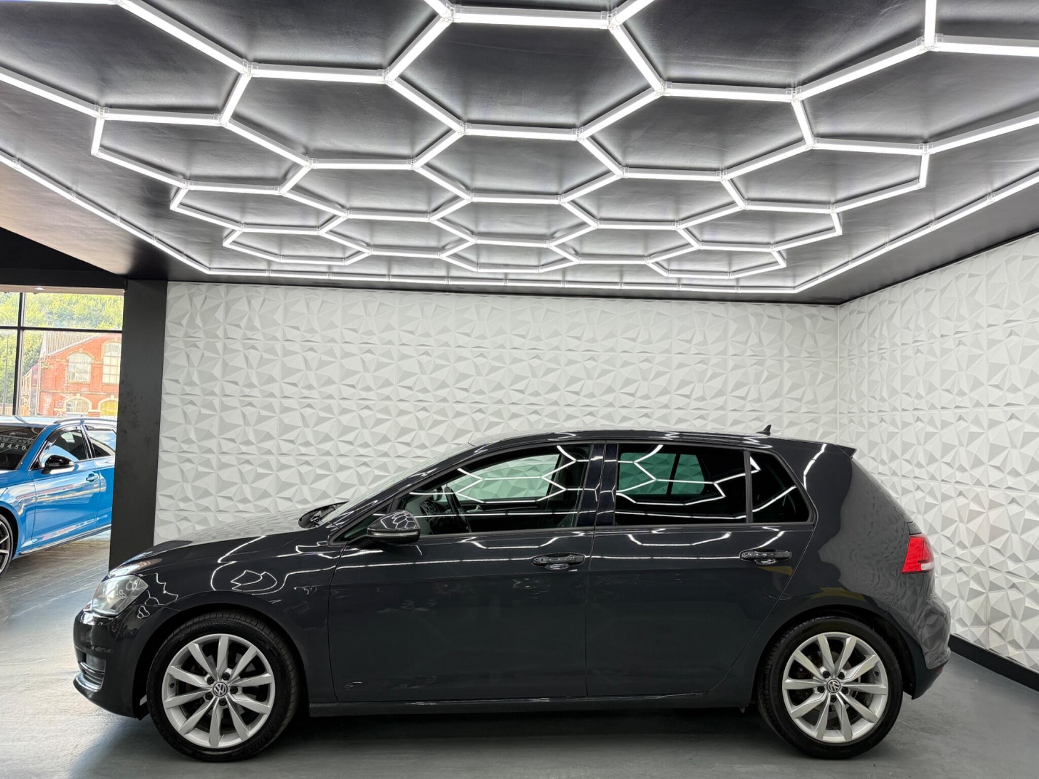 Volkswagen Golf - Image 7