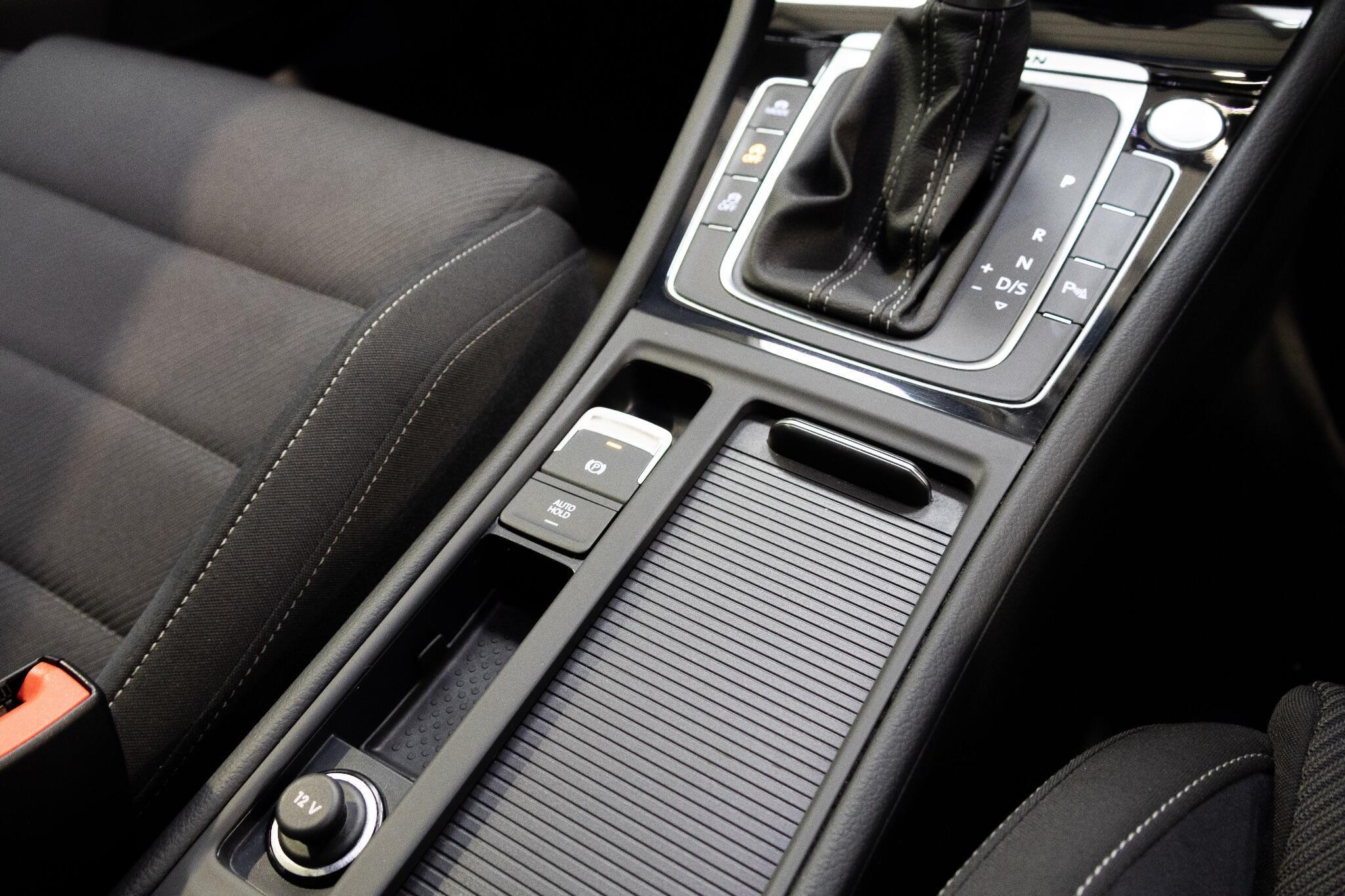 Volkswagen Golf - Image 24