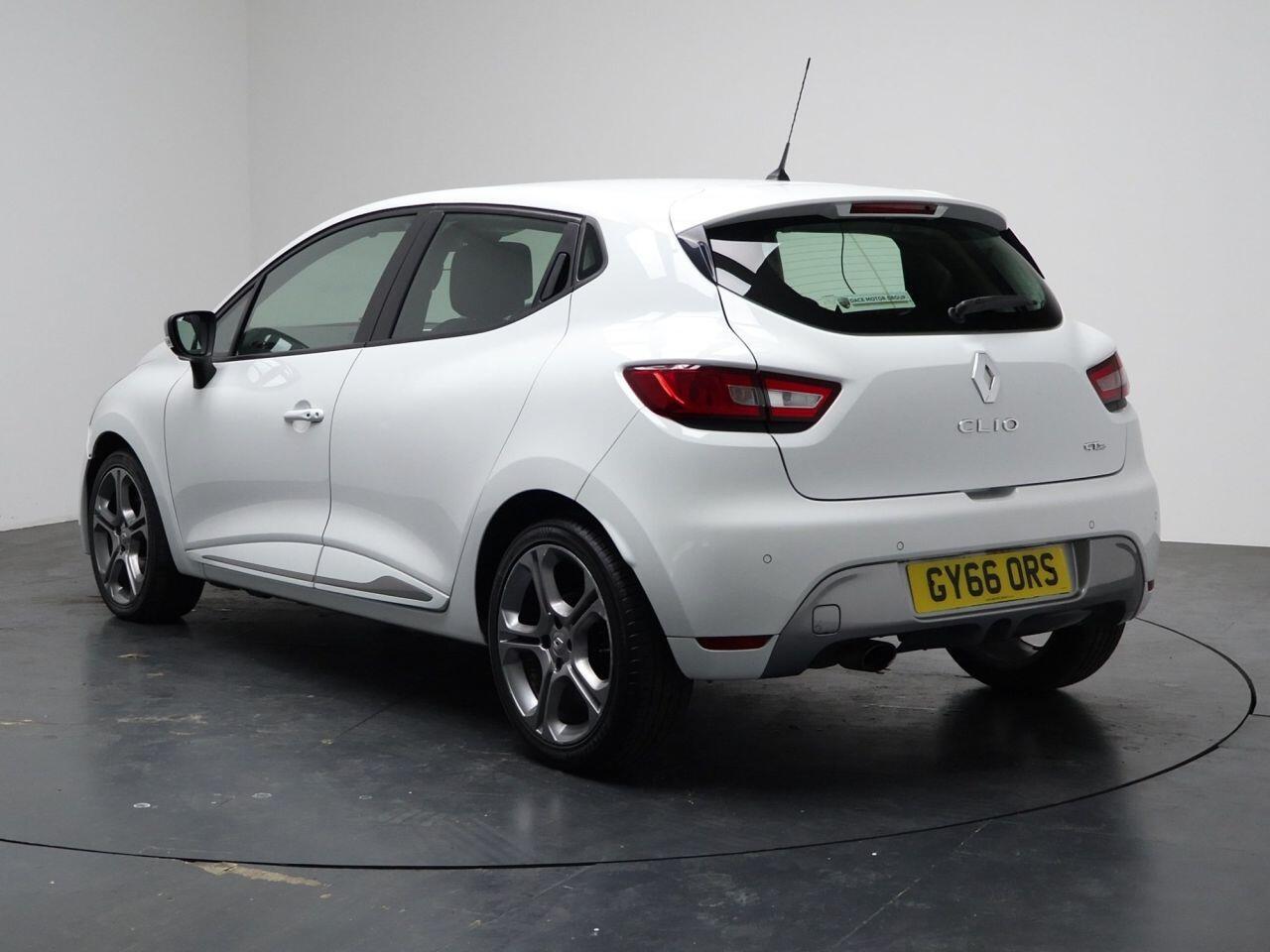 Renault Clio - Image 8