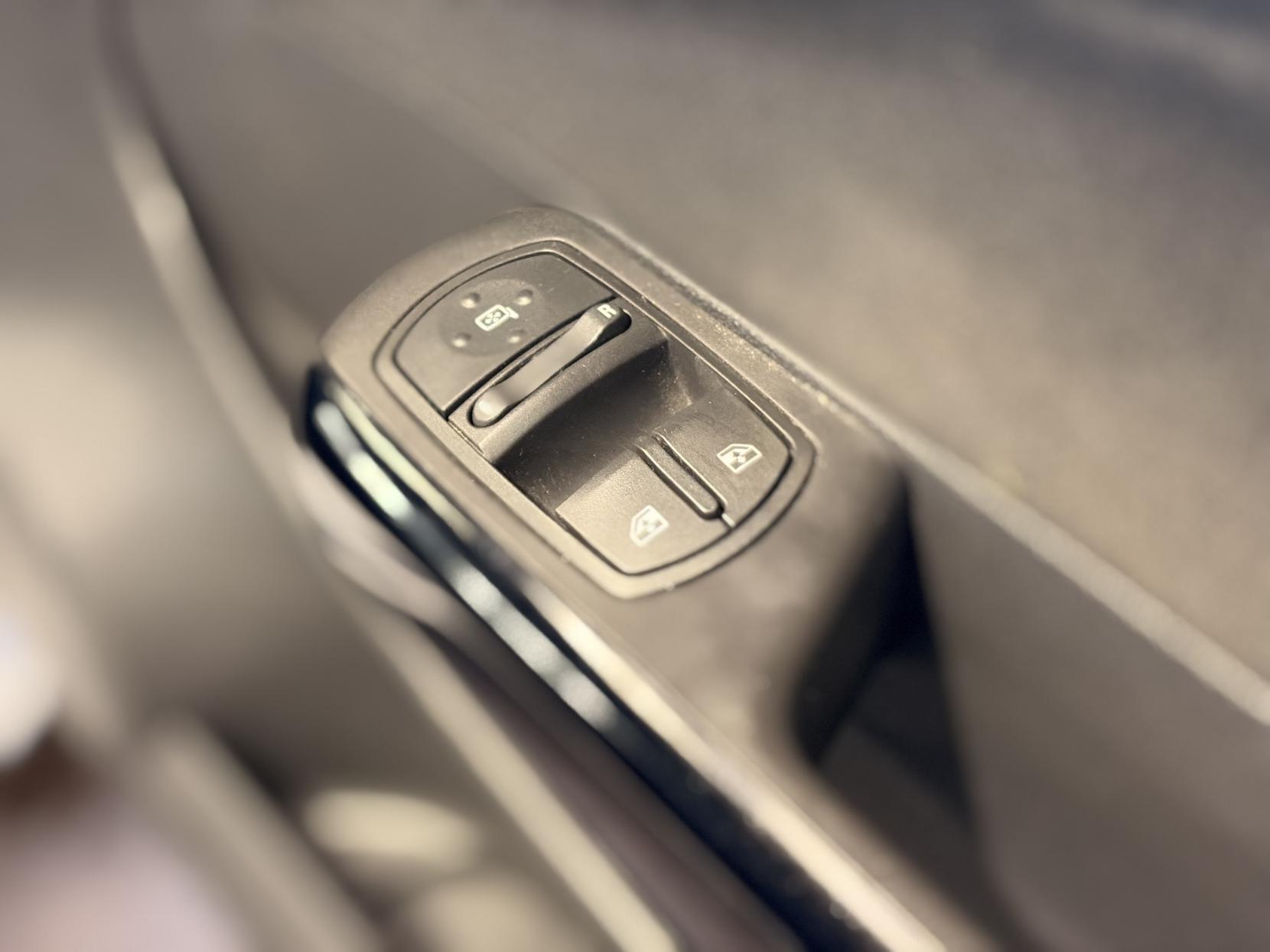 Vauxhall Corsa - Image 19