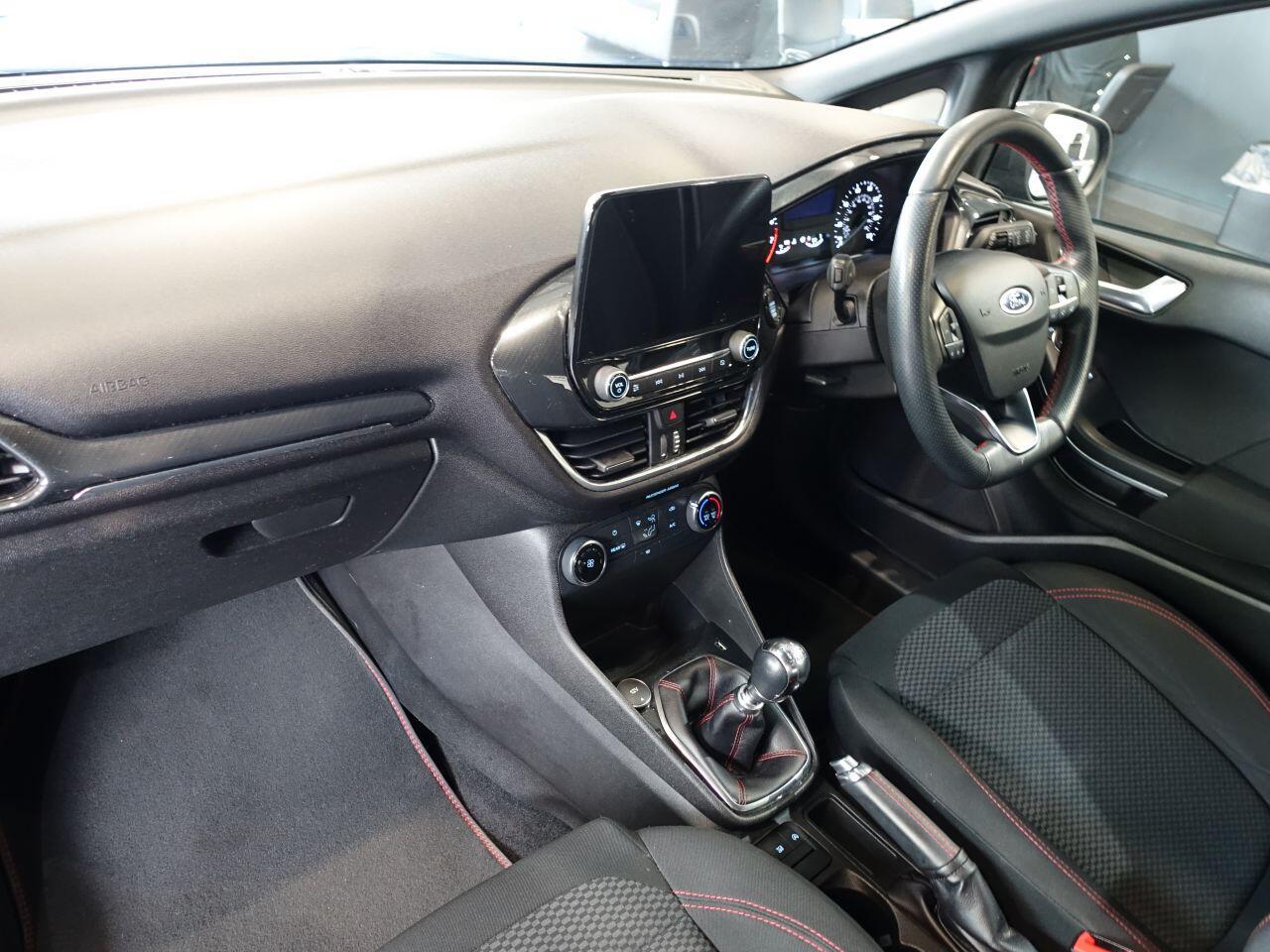 Ford Fiesta - Image 11