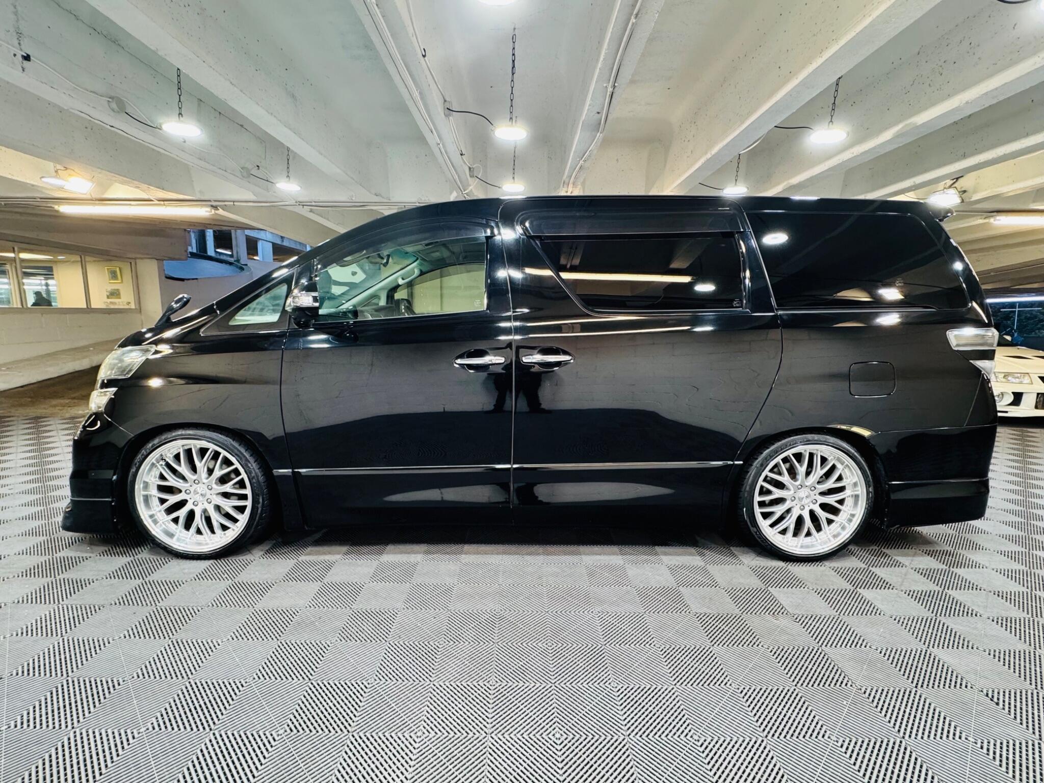 Toyota Vellfire - Image 3