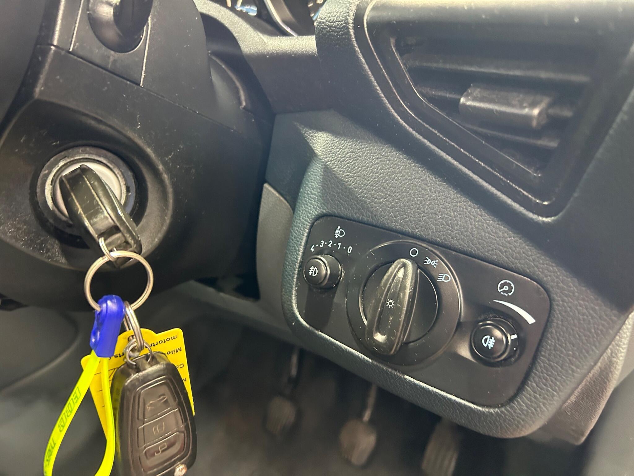 Ford C-MAX - Image 11