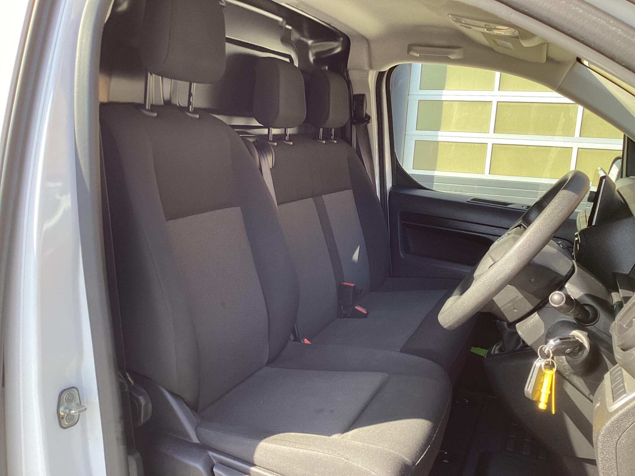 Vauxhall Vivaro - Image 18