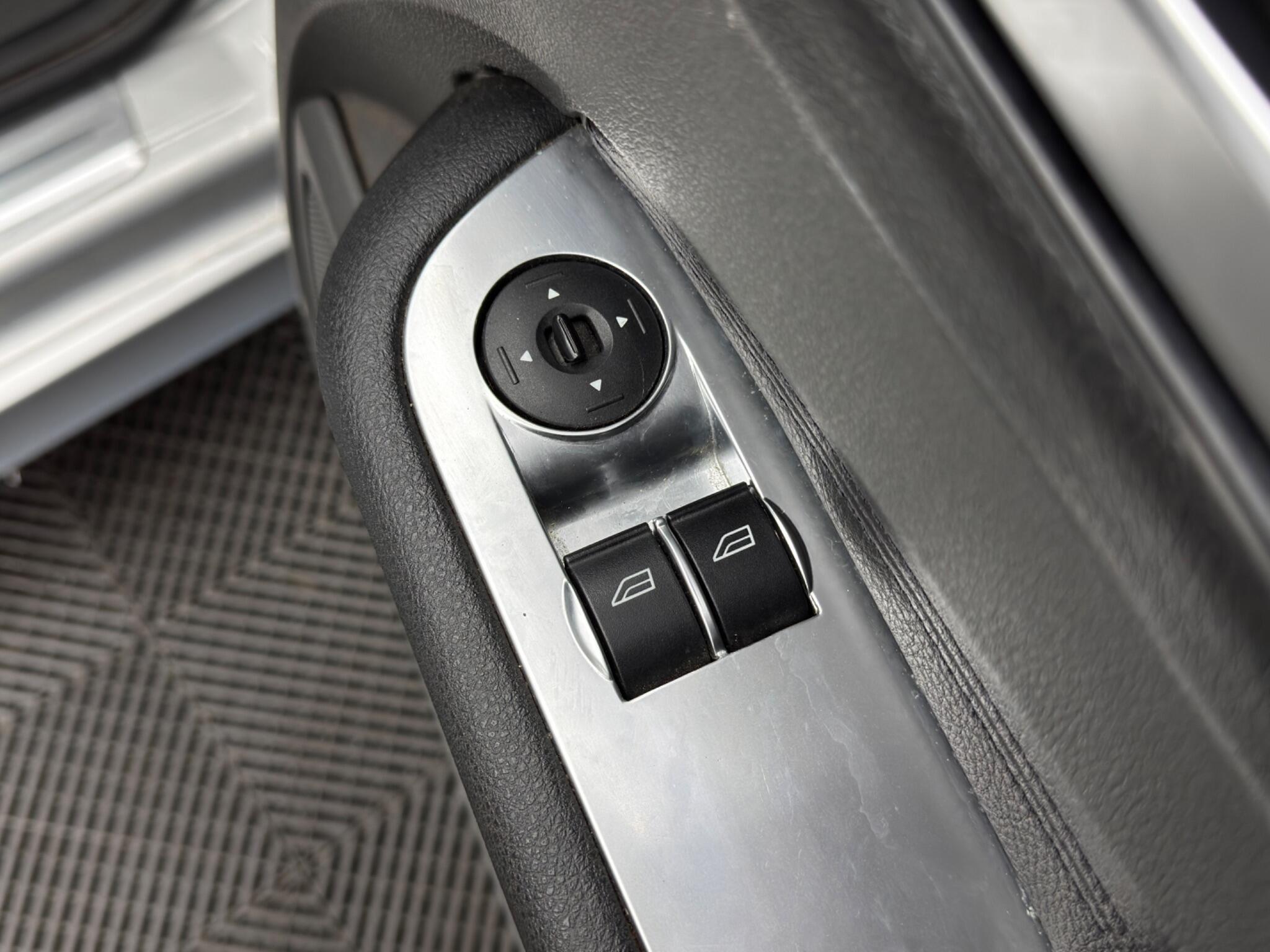 Ford Focus - Image 29