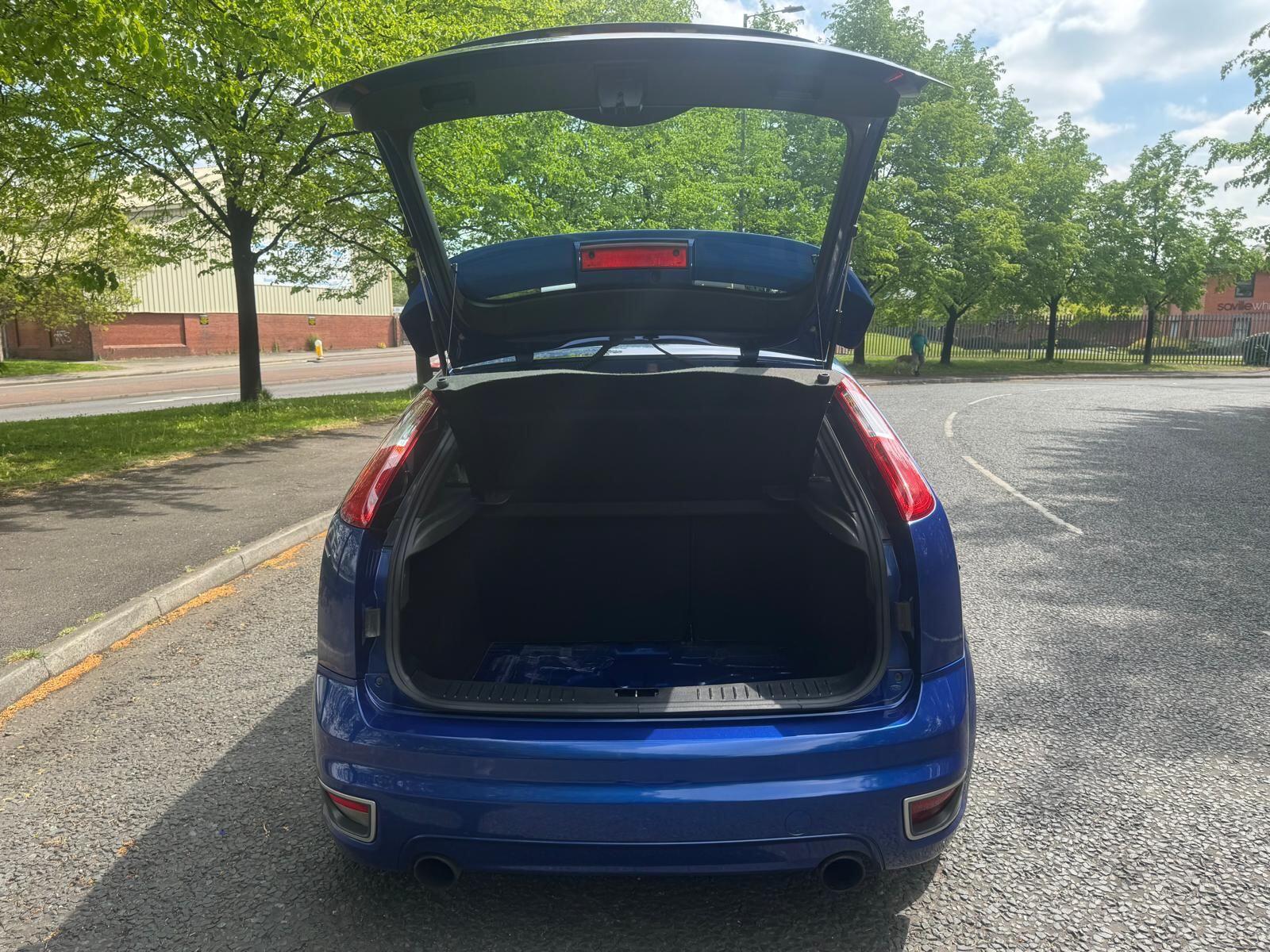 Ford Focus - Image 17