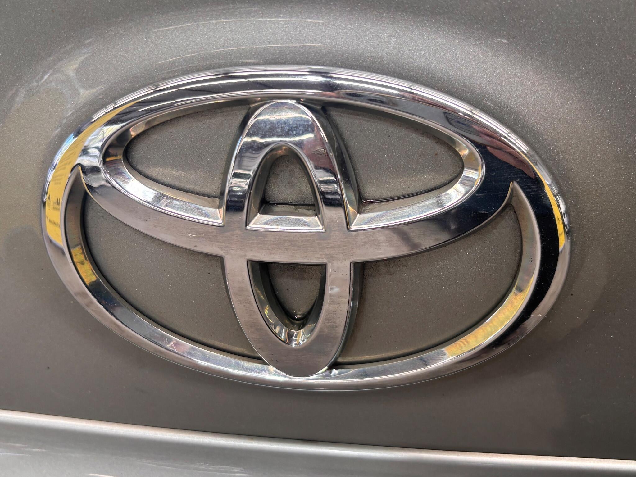 Toyota Avensis - Image 11