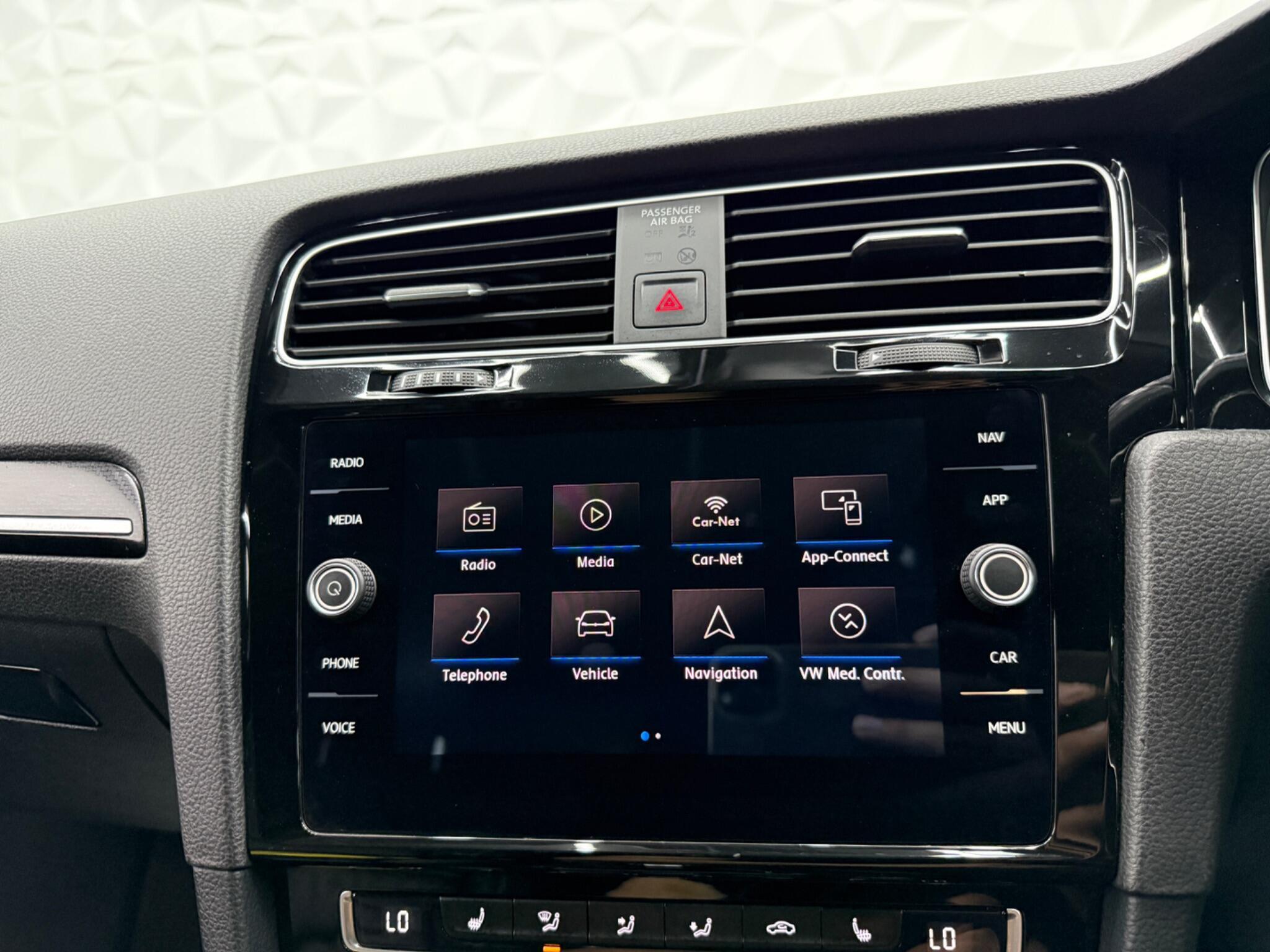 Volkswagen Golf - Image 41