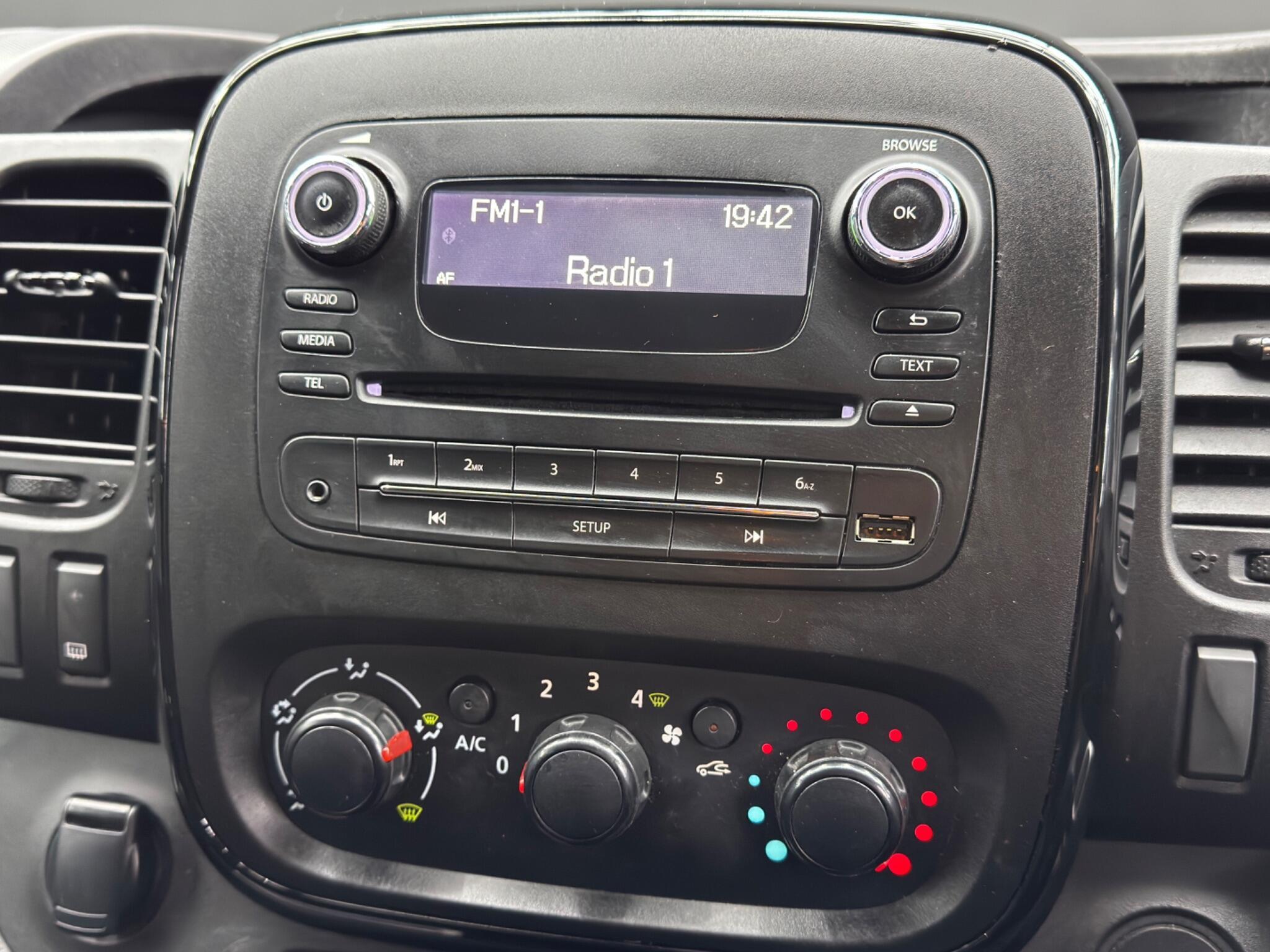 Vauxhall Vivaro - Image 25