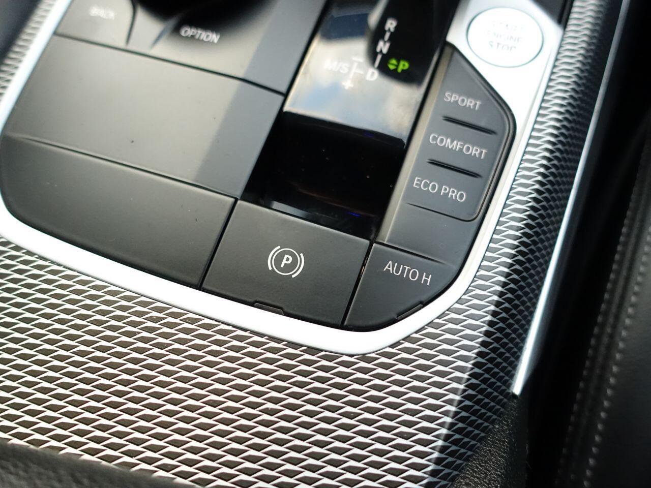 BMW 3 Series - Image 25