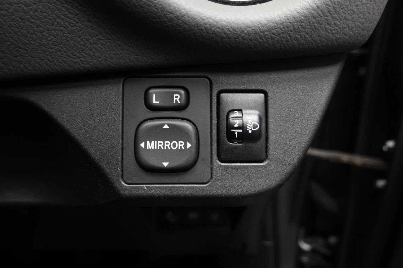 Toyota Yaris - Image 39
