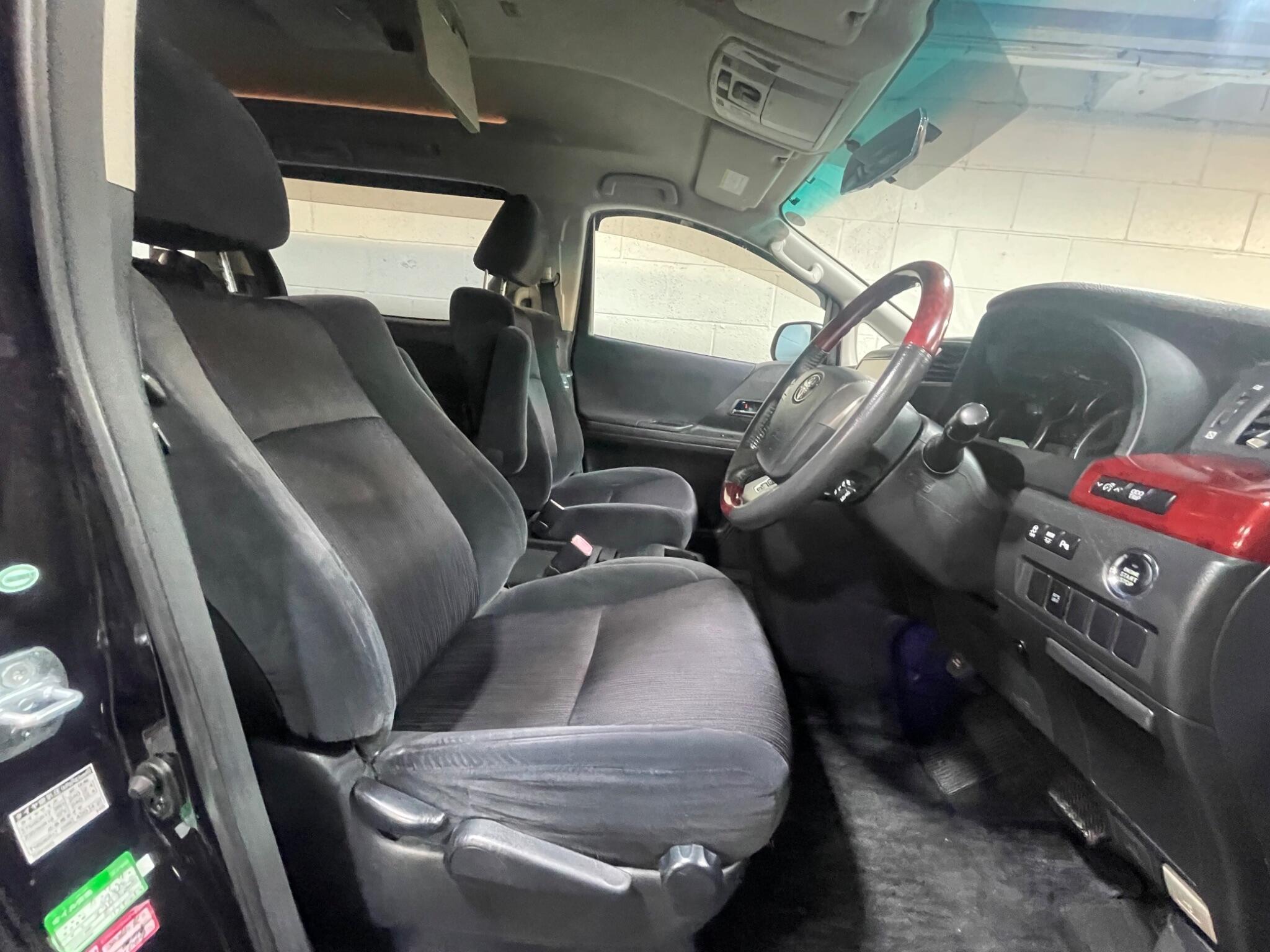 Toyota Vellfire - Image 8