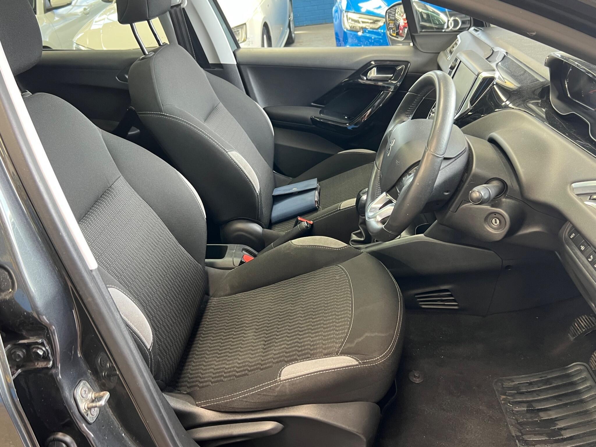 Peugeot 208 - Image 13