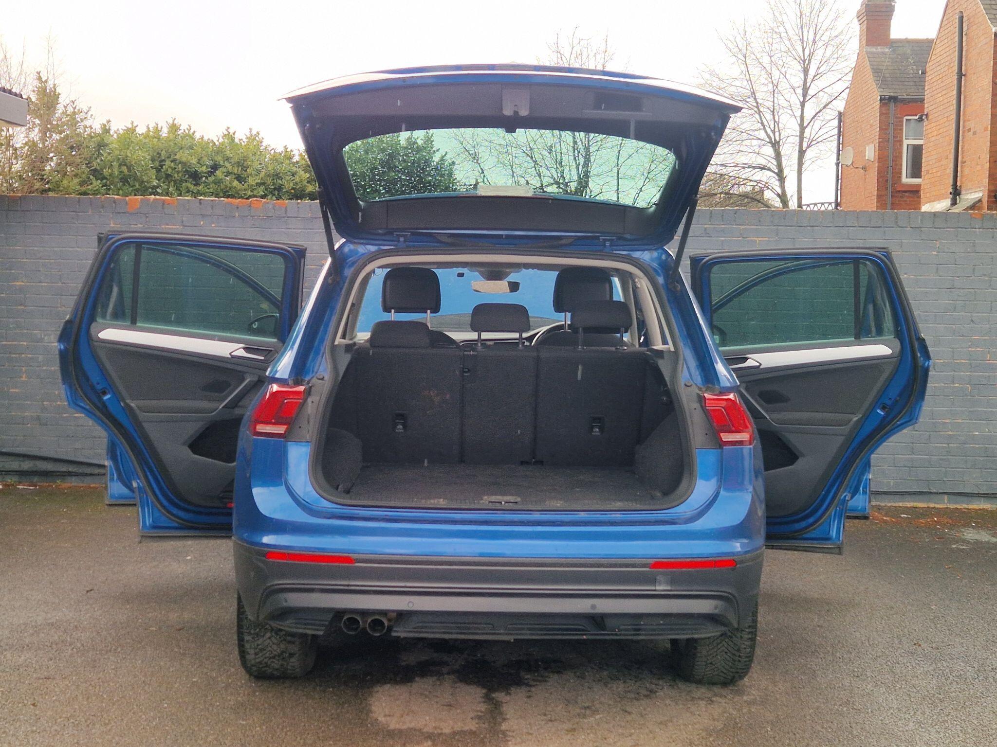 Volkswagen Tiguan - Image 20