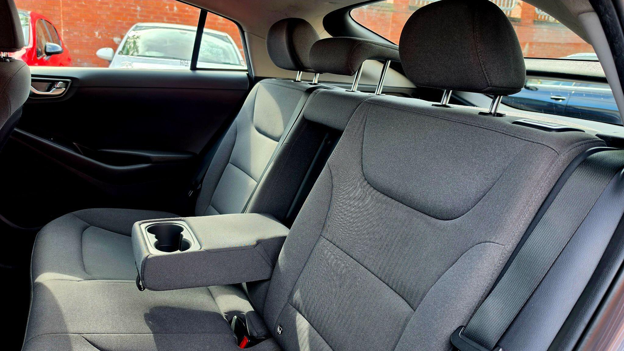 Hyundai Ioniq - Image 16