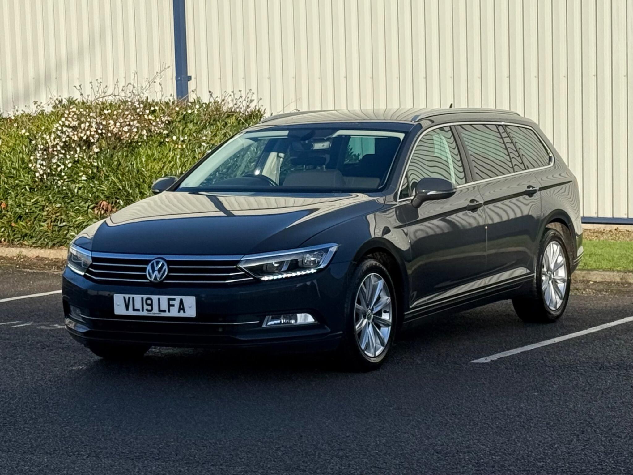 Volkswagen Passat - Image 7