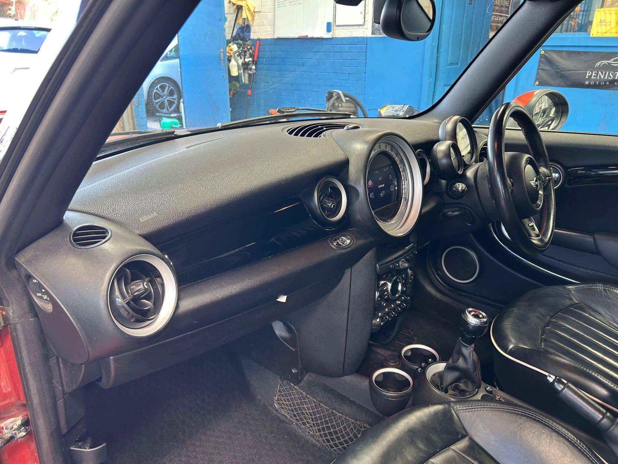 MINI Convertible - Image 20