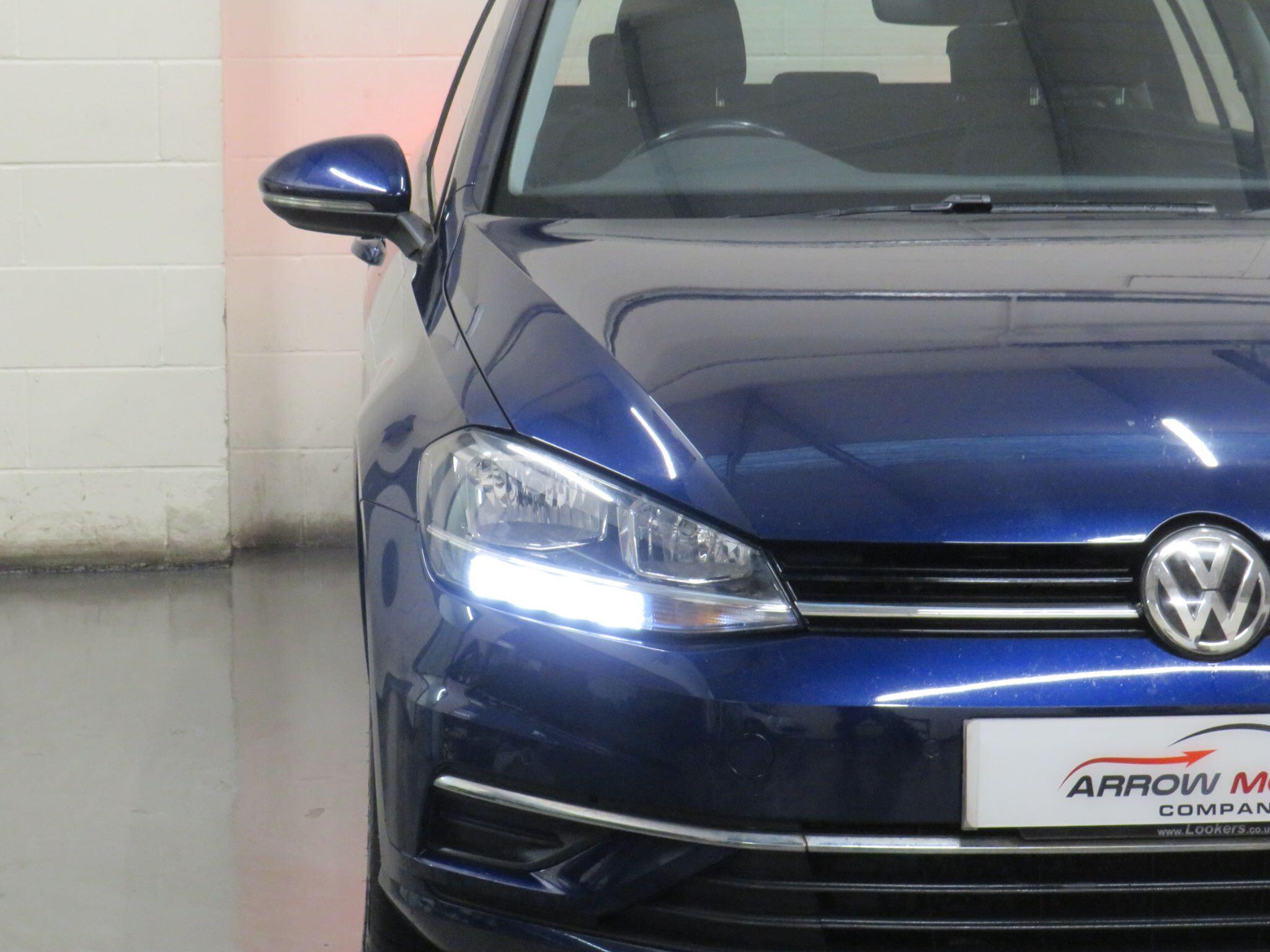 Volkswagen Golf - Image 11