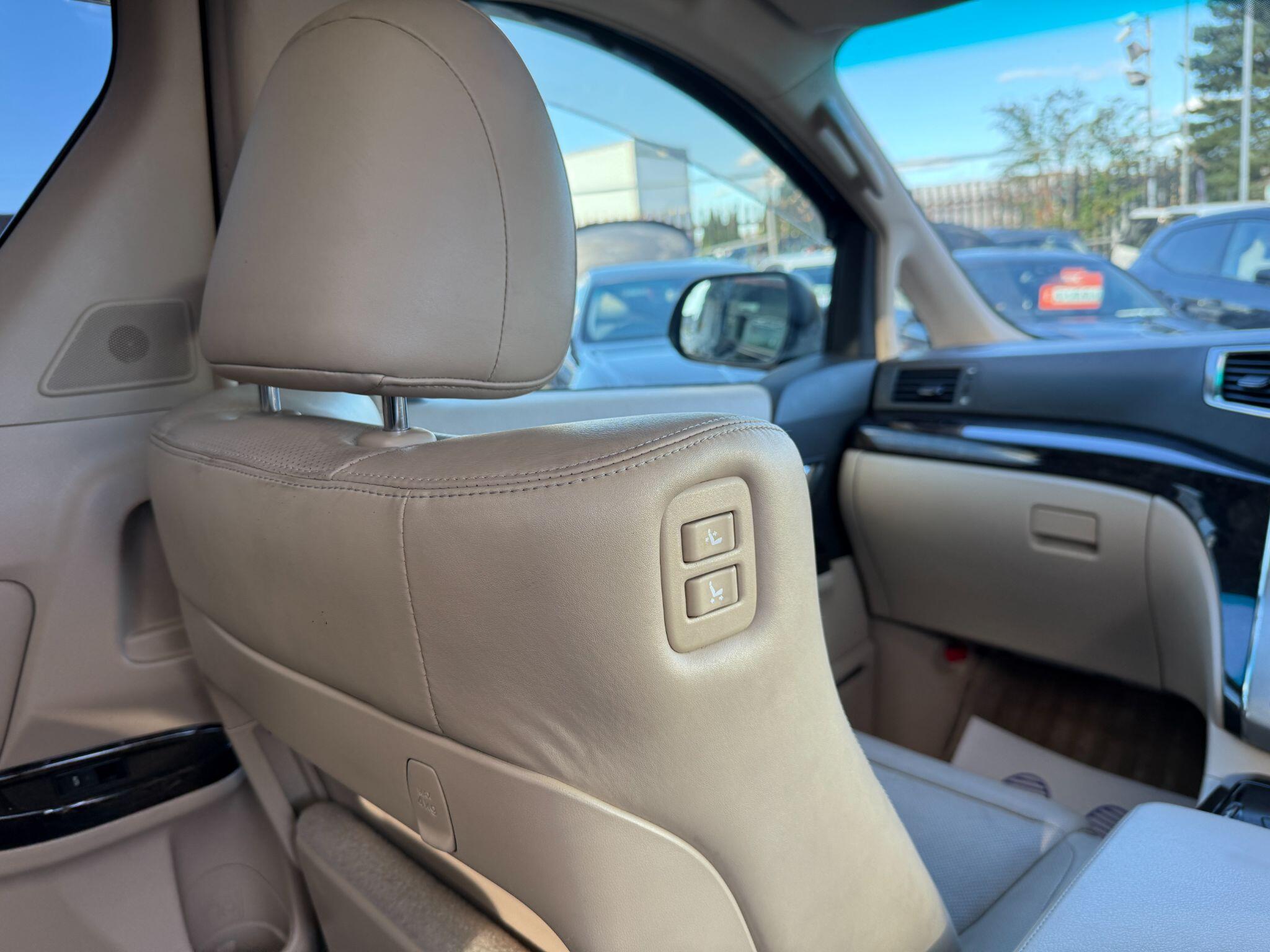 Toyota Alphard - Image 45