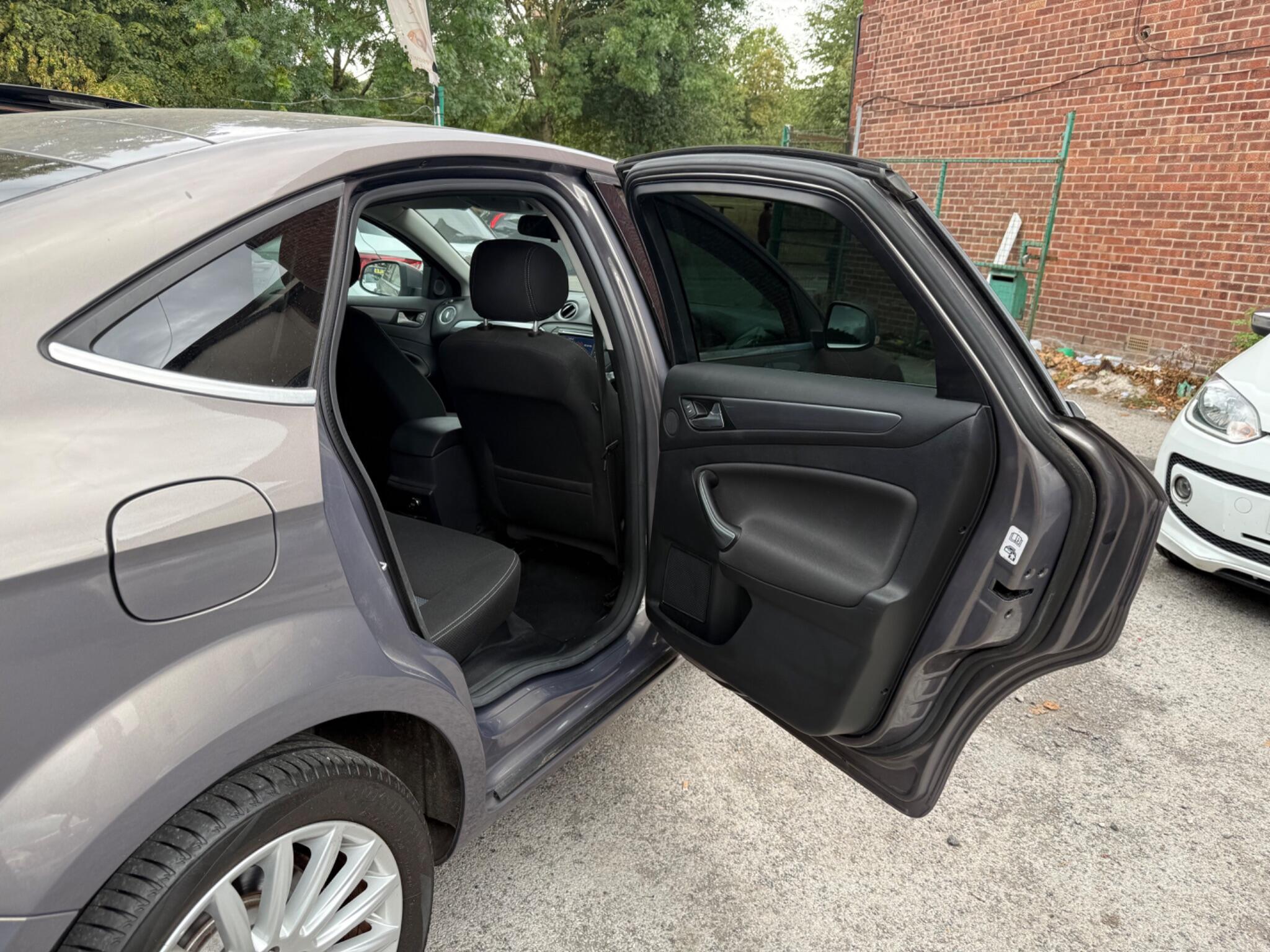 Ford Mondeo - Image 20