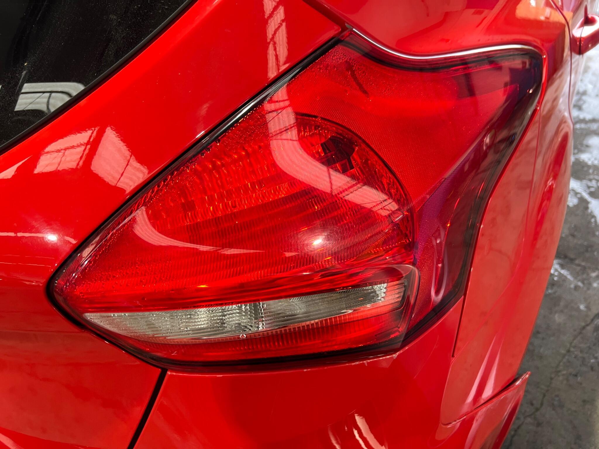 Ford Focus - Image 8