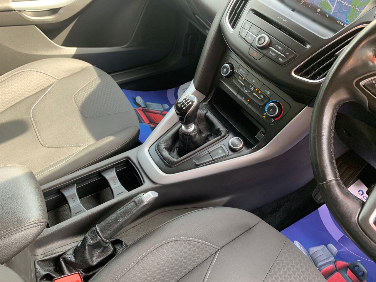 Ford Focus - Image 16