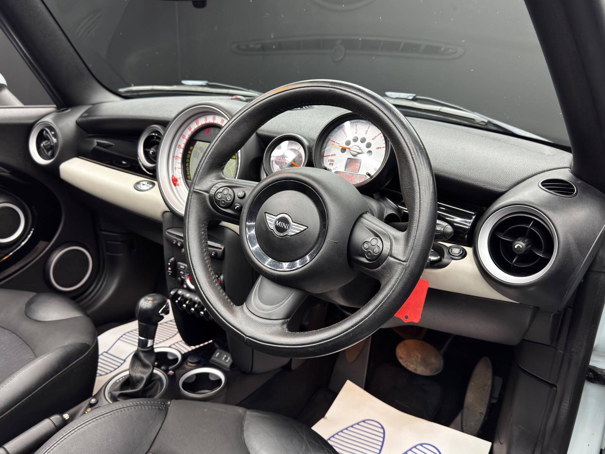 MINI Convertible - Image 9