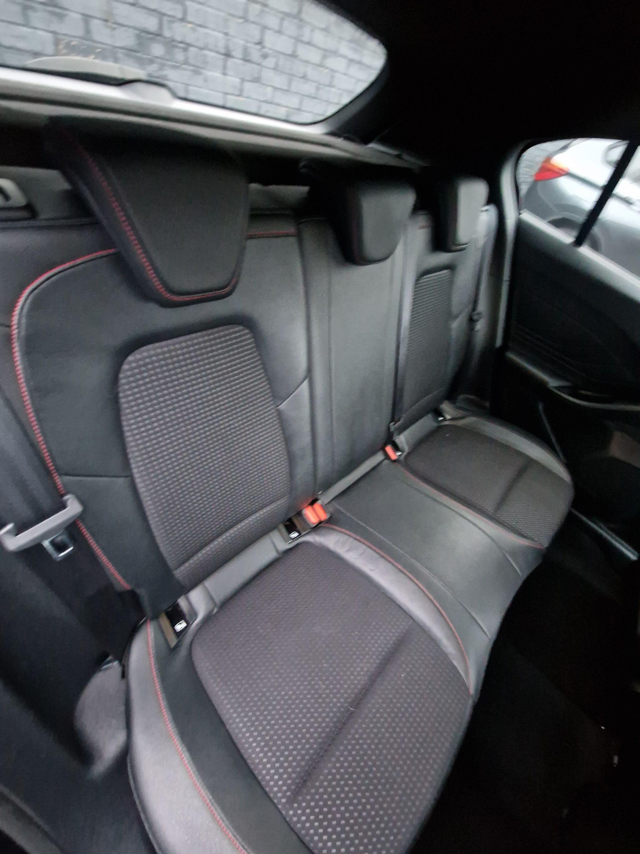 Ford Focus - Image 33