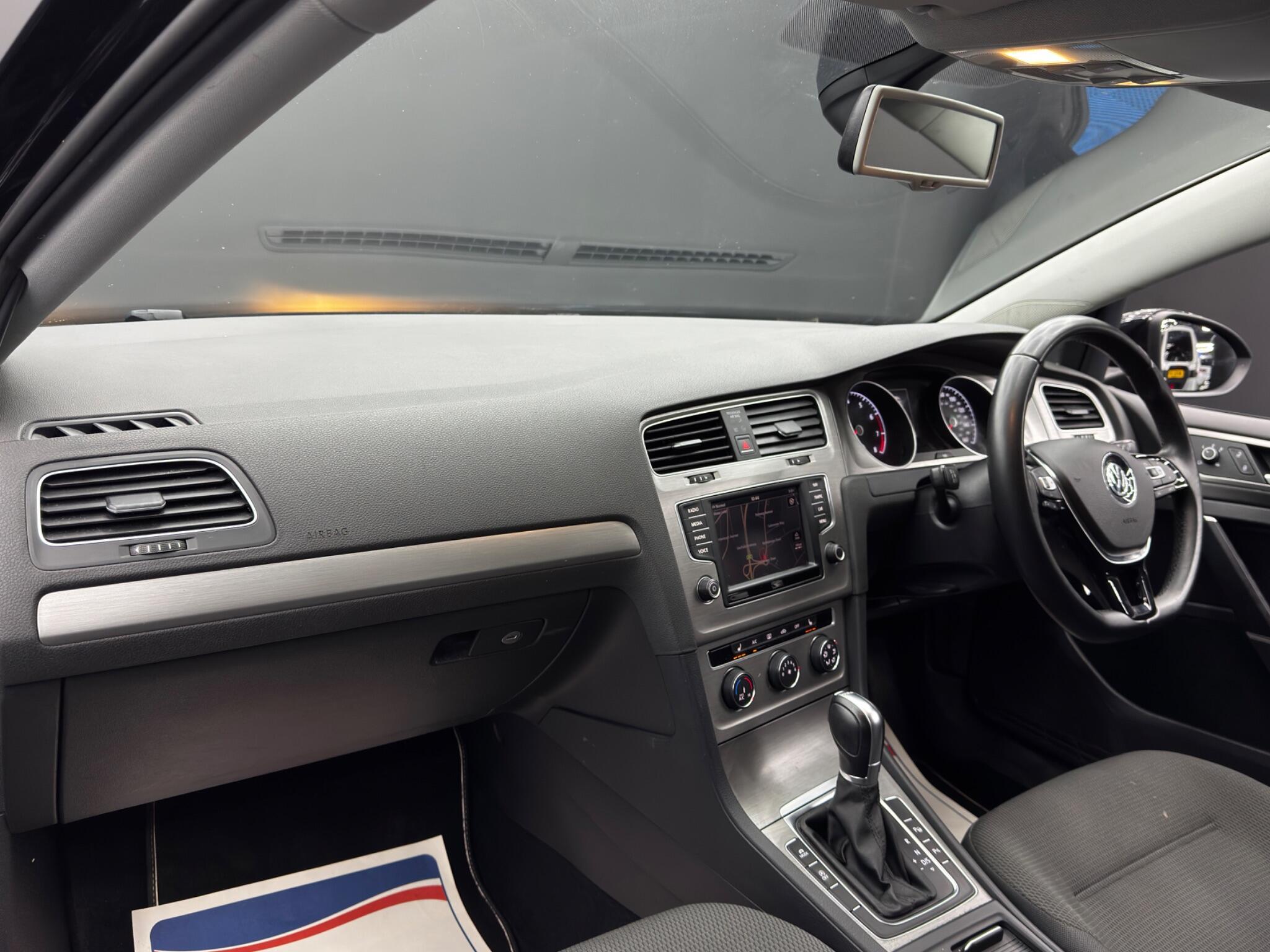 Volkswagen Golf - Image 11