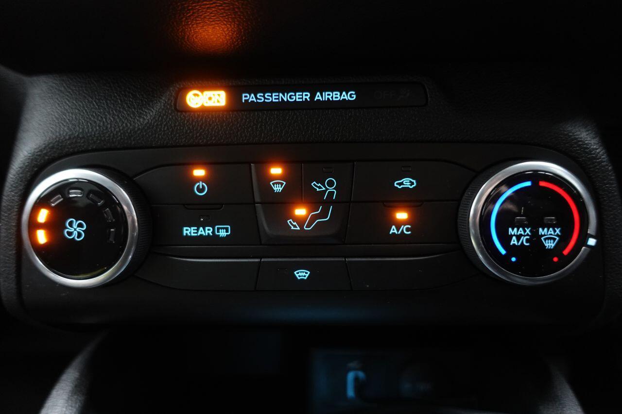 Ford Focus - Image 41