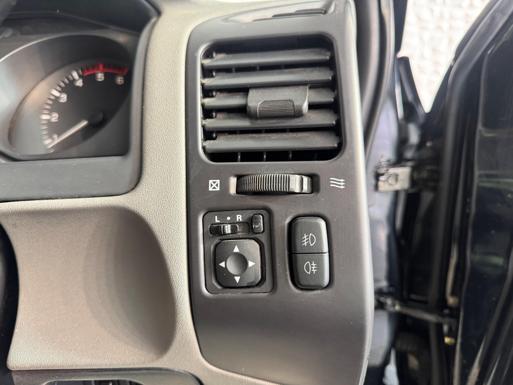 Mitsubishi Shogun - Image 30