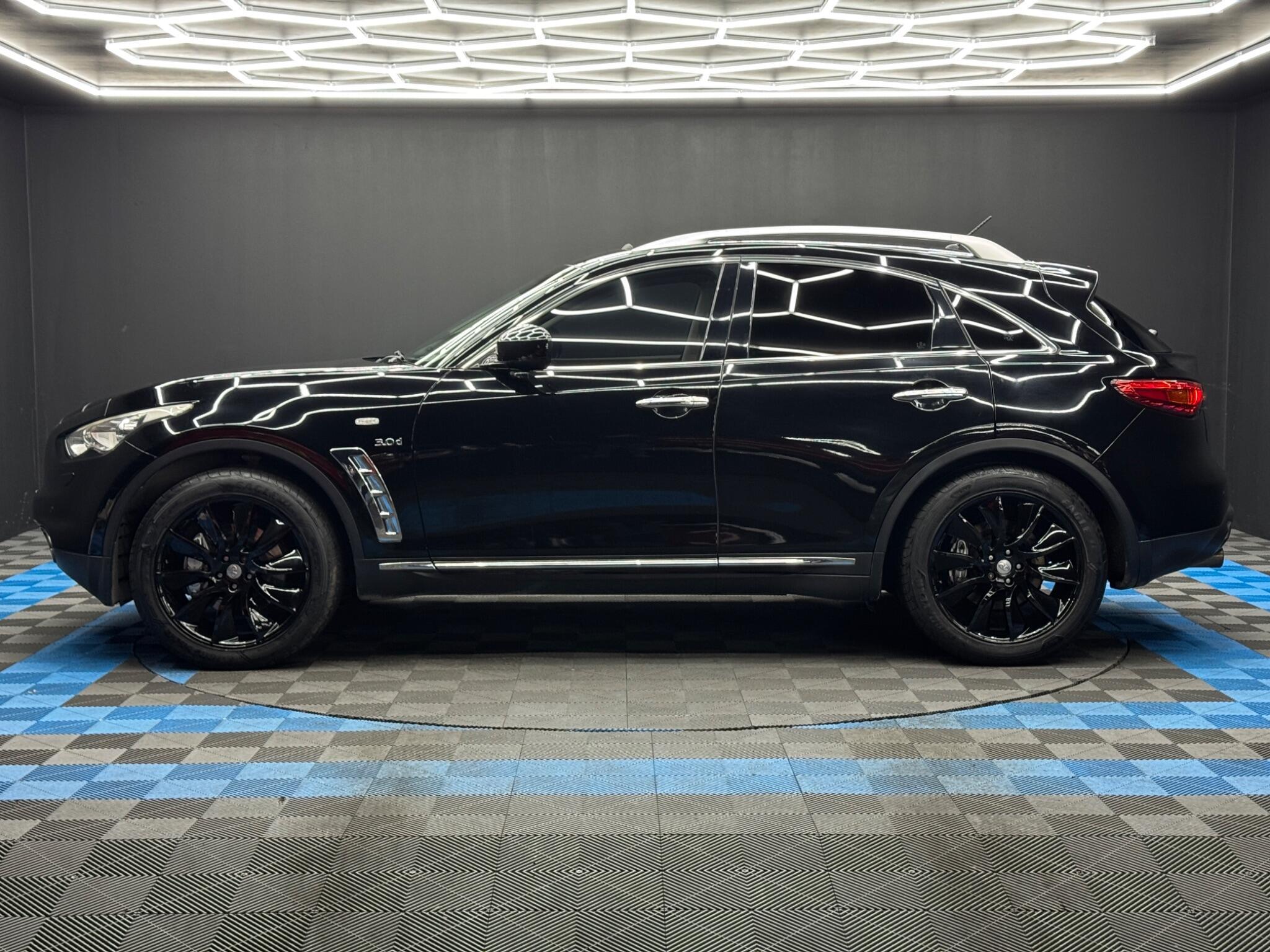 Infiniti QX70 - Image 8