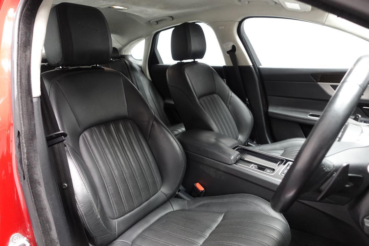 Jaguar XF - Image 16