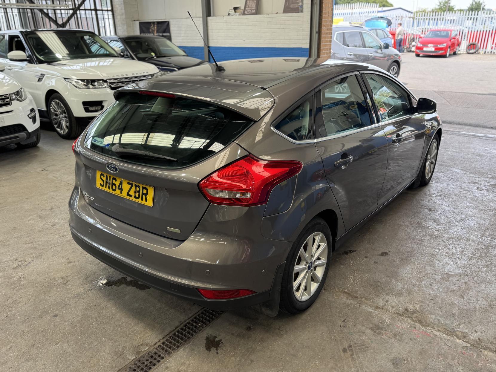 Ford Focus - Image 9