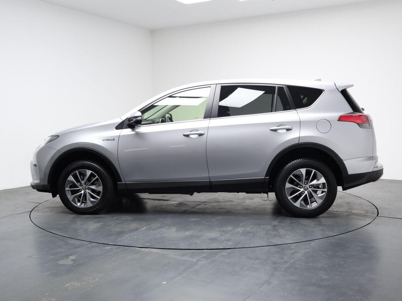 Toyota RAV4 - Image 8