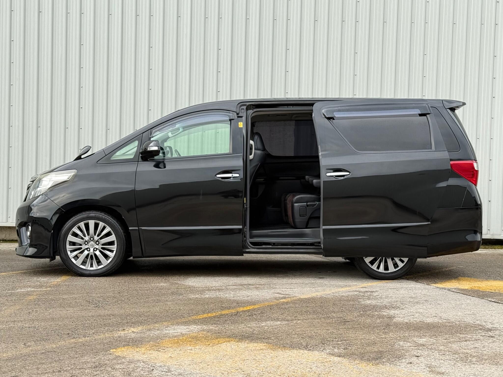 Toyota Alphard - Image 14