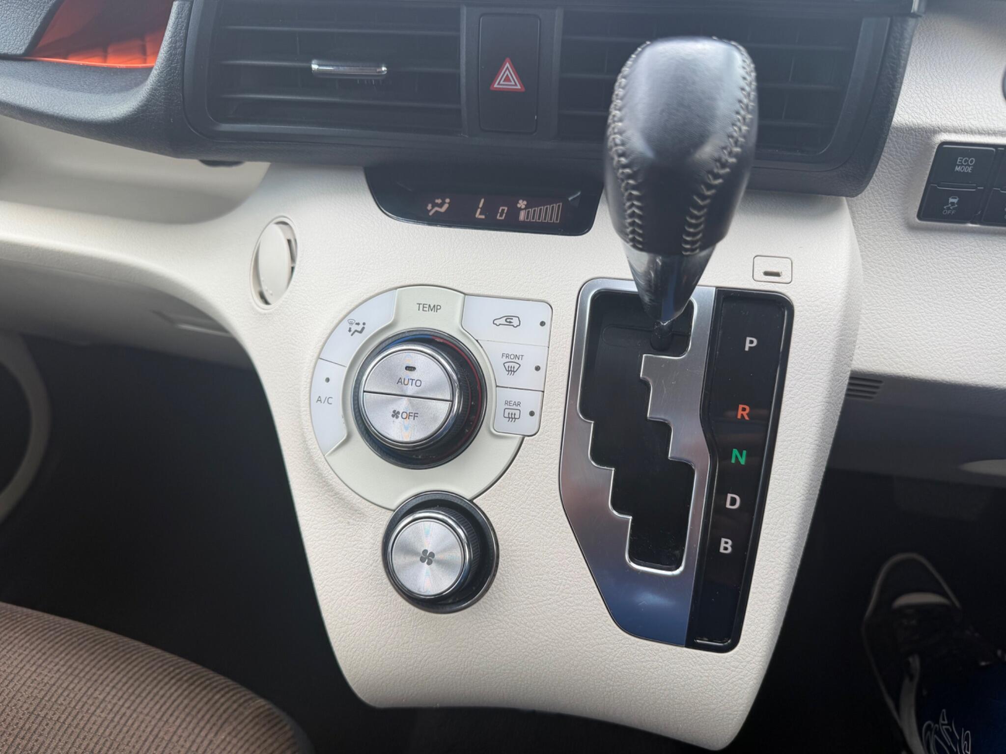 Toyota Sienta - Image 19
