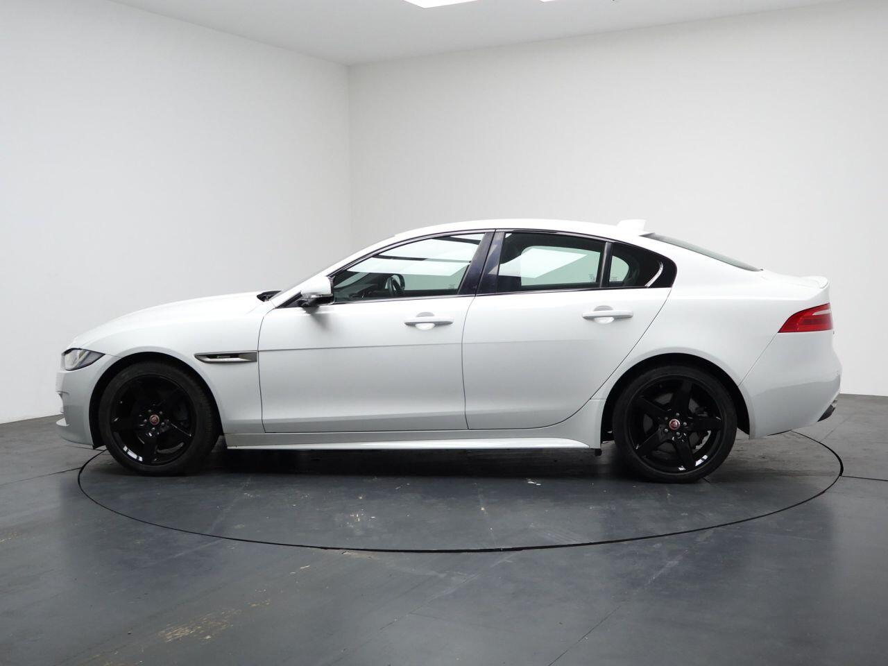 Jaguar XE - Image 9