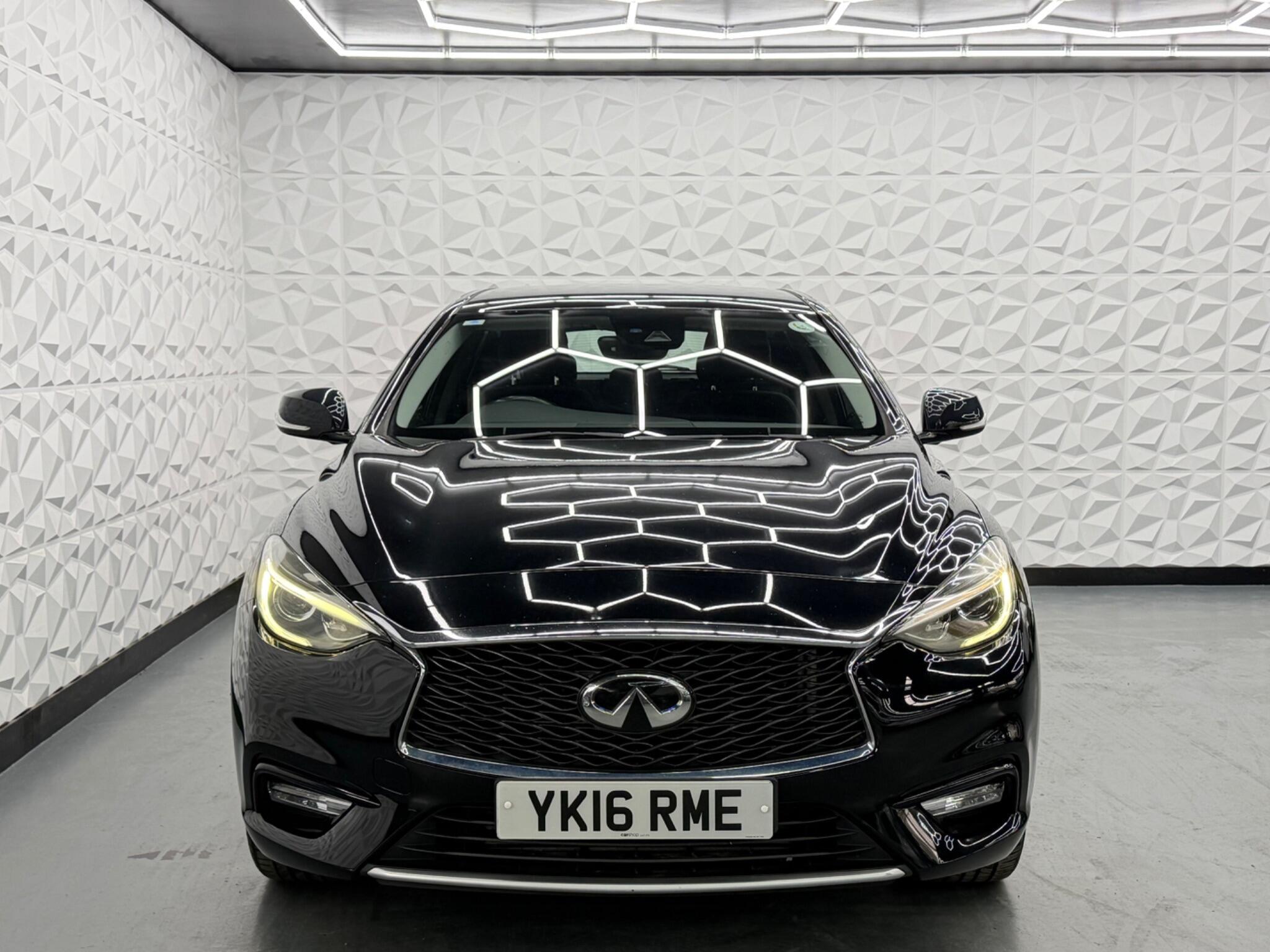 Infiniti Q30 - Image 4
