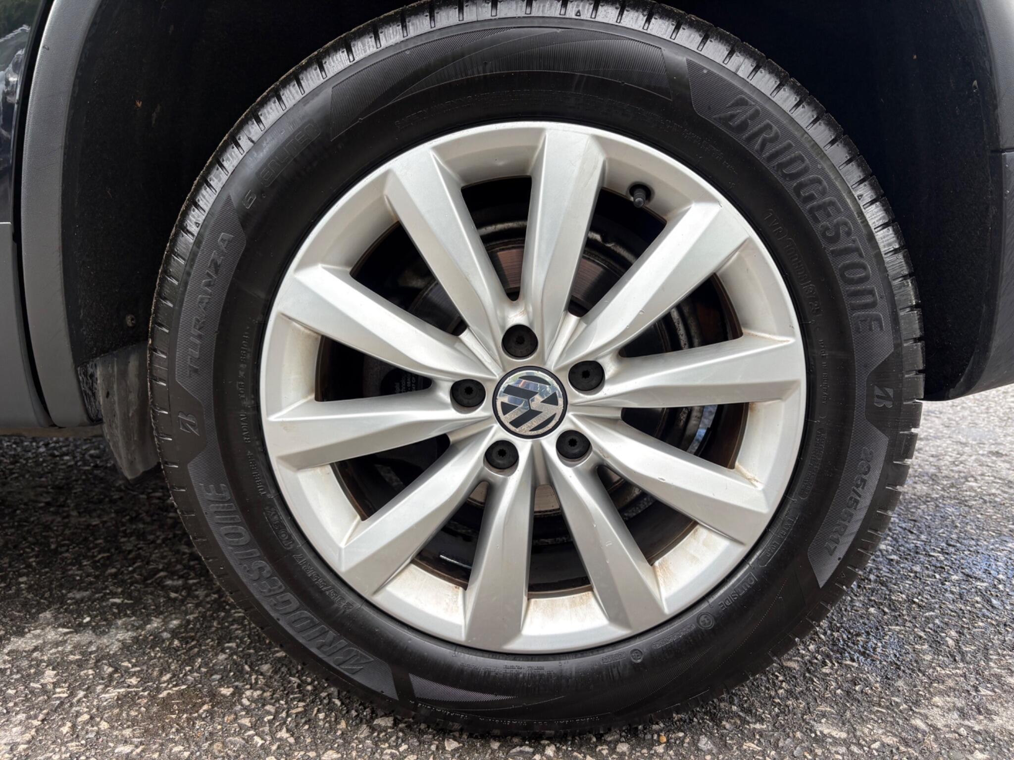 Volkswagen Tiguan - Image 25