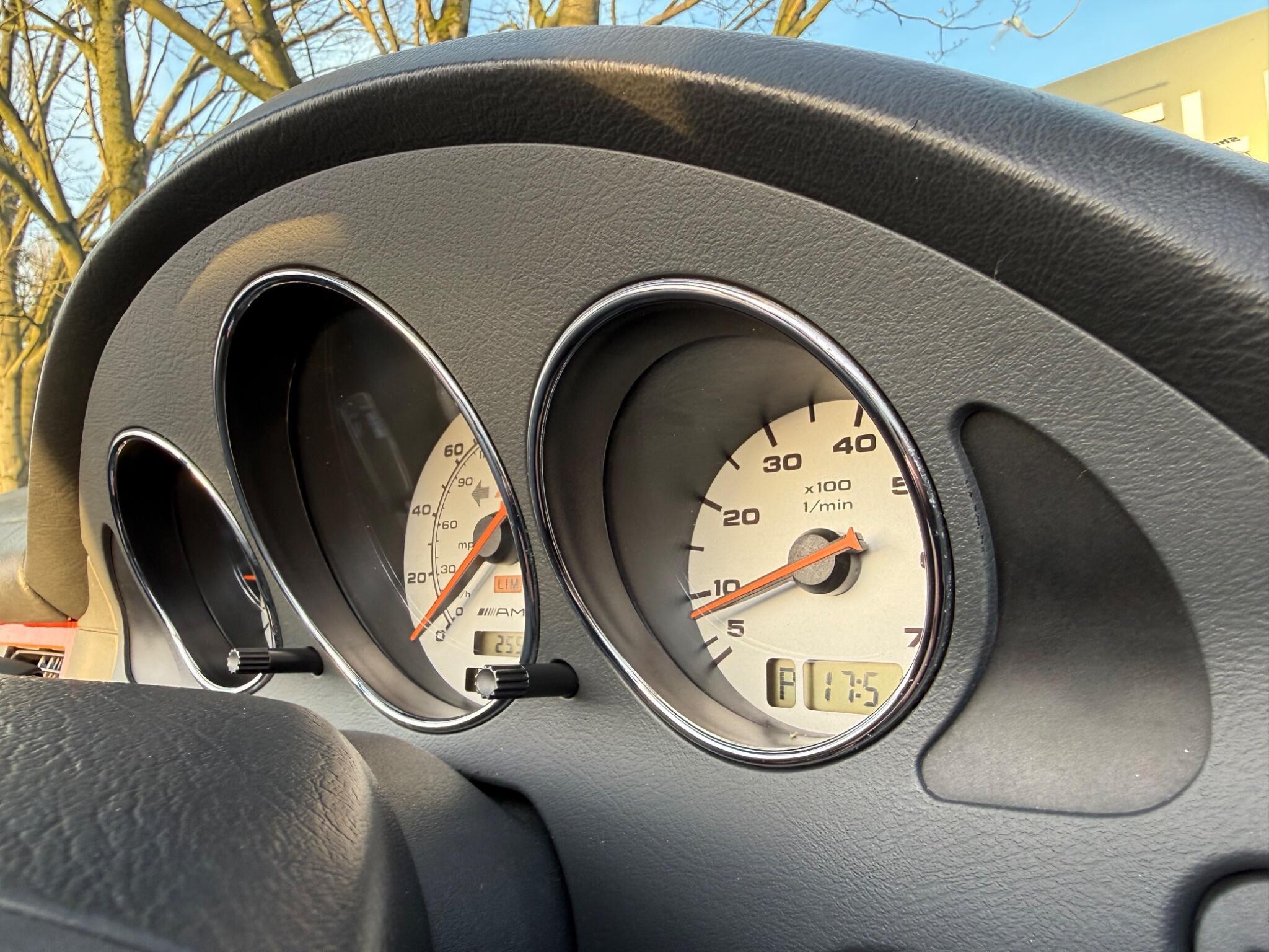 Mercedes SLK - Image 17