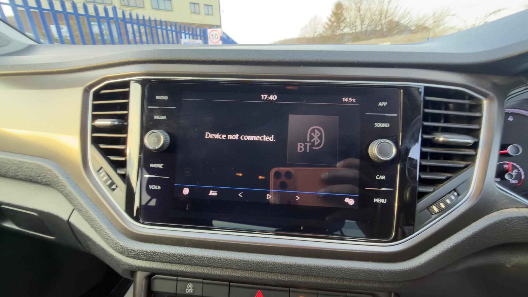 Volkswagen T-Roc - Image 33