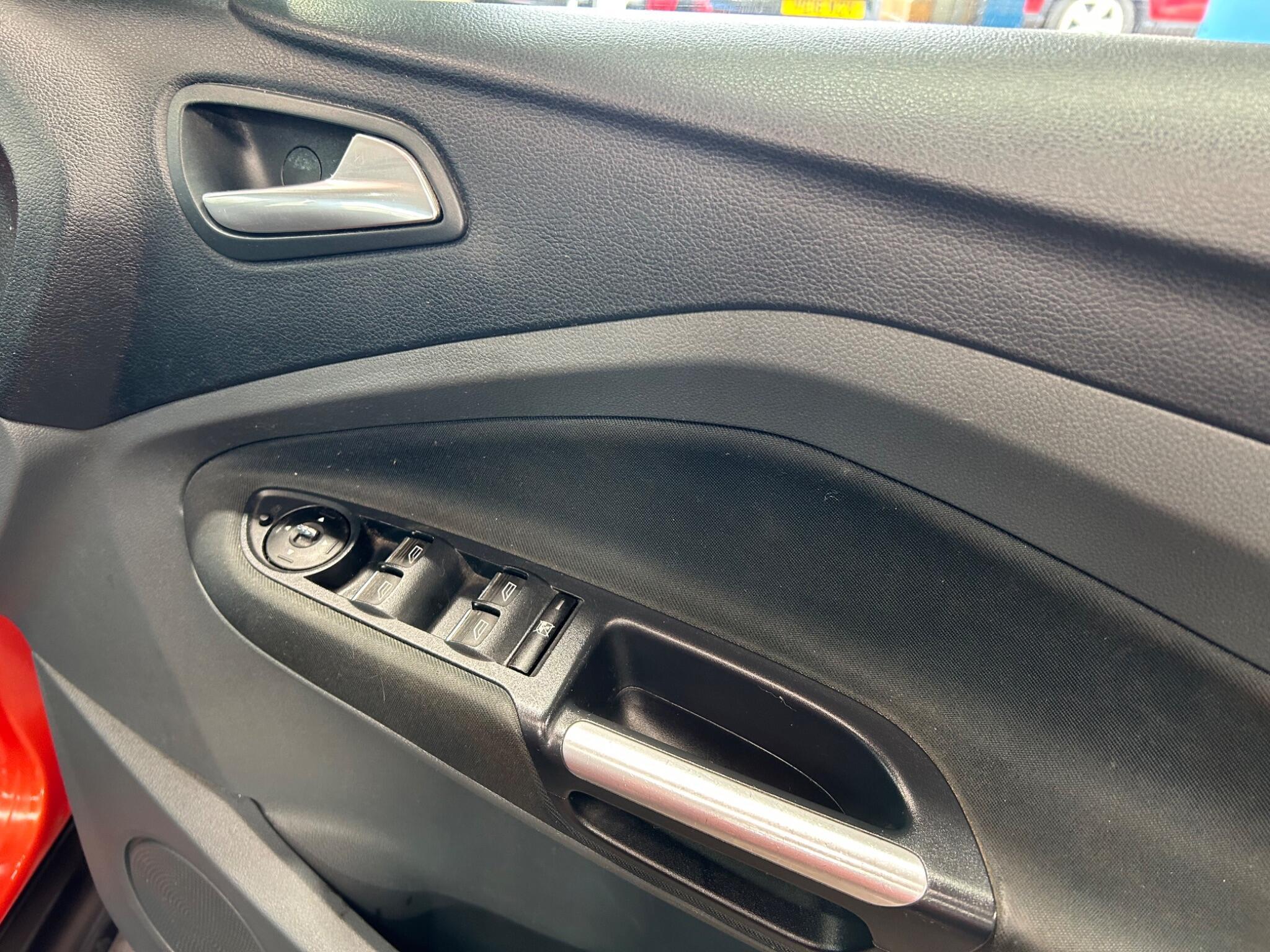 Ford C-MAX - Image 10